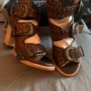 FreeBird Violet sandals